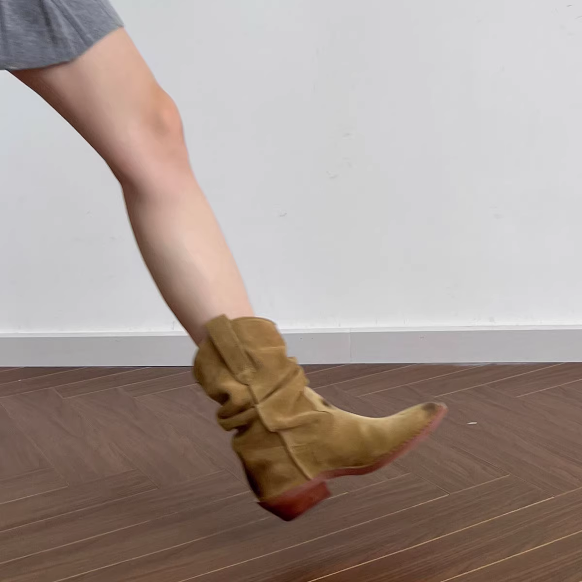 Phiên bản da bò~ Giày cao bồi kiểu Anh cổ điển, mũi chia, da thật, gót dày xếp ly, kiểu dáng lười, ngắn, đa năng dành cho nữ