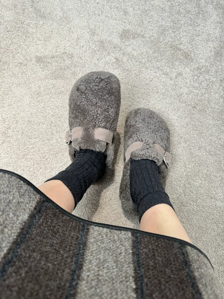Phiên bản da cừu ~ Giày Birkenstock lông thú cổ điển dành cho nữ, kiểu dáng đa năng, dễ mang, kiểu nửa mules, mũi kín, được lót thêm lông cừu giữ ấm mùa đông.