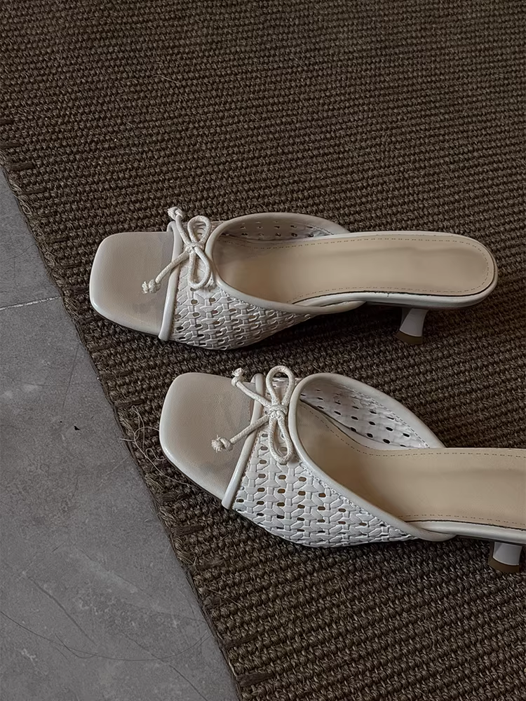 Phiên bản da cừu ~ Dép dệt kiểu nghỉ dưỡng dành cho nữ, dép quai ngang đa năng có nơ, mũi vuông, gót cao dành cho mùa hè