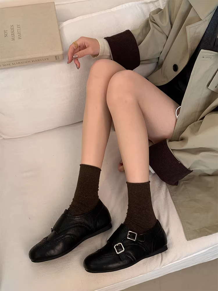 Phiên bản da cừu ~ Giày da thông thường kiểu brogue được chạm khắc thời trang dành cho nữ, giày lười có khóa thắt lưng tua rua phong cách cổ điển của Anh