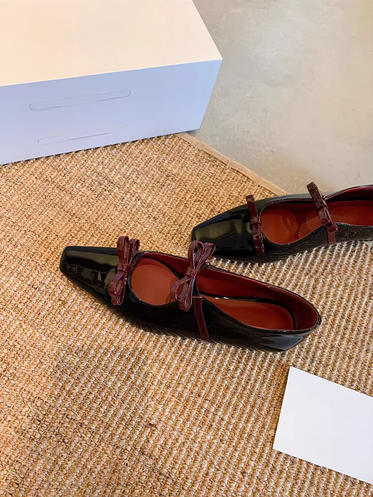 Phiên bản da cừu ~ Giày đơn kiểu Pháp tinh tế có nơ rỗng dành cho nữ, giày Mary Jane mũi vuông nhỏ đa năng, miệng nông, tăng chiều cao