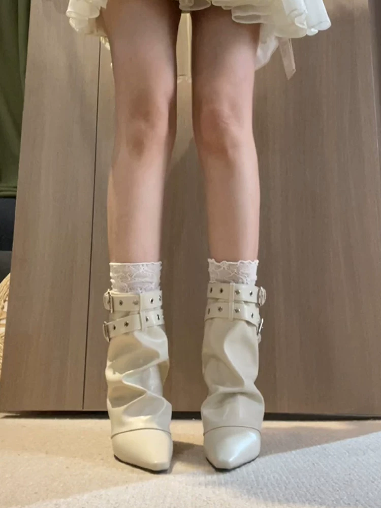 Phiên bản da bò~ Giày bốt ống đứng có khóa thắt lưng kiểu Pháp dịu dàng dành cho nữ, phong cách cô gái cá tính, mũi nhọn, gót wedge, kiểu dáng thẳng, thích hợp đi cưỡi ngựa
