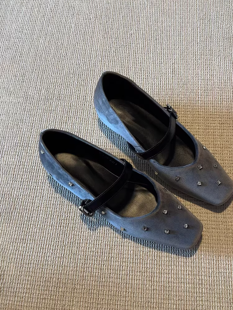 Phiên bản da bò ~ Giày bệt có độ nâng chiều cao ẩn, giày ba lê bằng da lộn dành cho nữ, mũi vuông nông, đế mềm đính đinh tán, giày Mary Jane thoải mái.