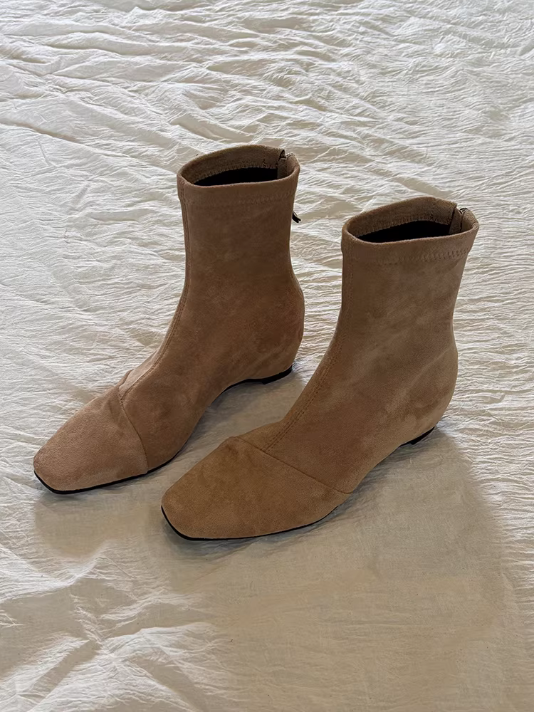 Phiên bản da bò ~ Giày bốt da lộn kiểu cổ điển, kiểu dáng đơn giản, ôm sát chân dành cho nữ, có khóa kéo phía sau, mũi vuông đơn giản, tăng chiều cao và làm thon gọn, kiểu bốt ngắn.