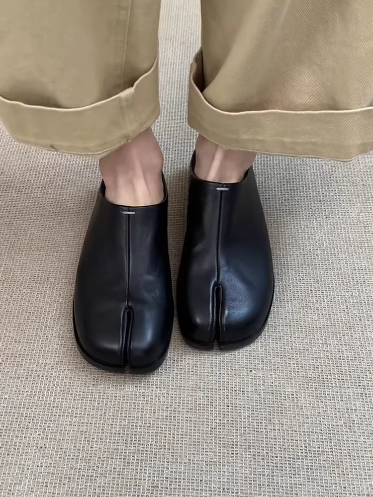 Phiên bản da cừu ~ Giày mũi chia kiểu Anh dành cho nữ, đế bằng, dép nửa đế bằng da thật tăng chiều cao, giày mules đa năng dành cho nữ.