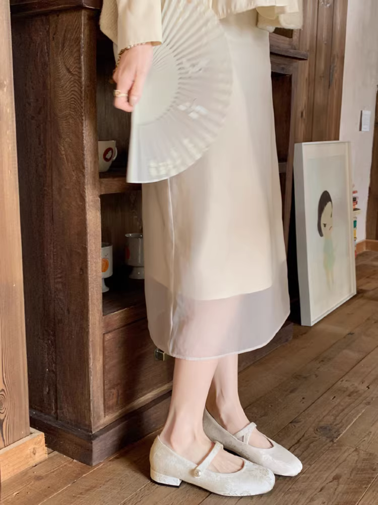 Phiên bản da cừu~ Giày đơn nữ kiểu Trung Quốc mới, phối cùng váy, chất liệu satin jacquard đính ngọc trai, quai đơn, mũi vuông kiểu Mary Jane