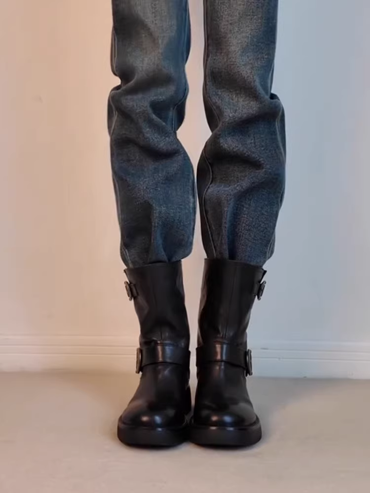 Phiên bản da bò ~ Giày bốt đi xe máy có khóa thắt lưng phong cách cổ điển dành cho nữ, giày bốt Martin mũi tròn đế dày mới, giày cao bồi miền Tây