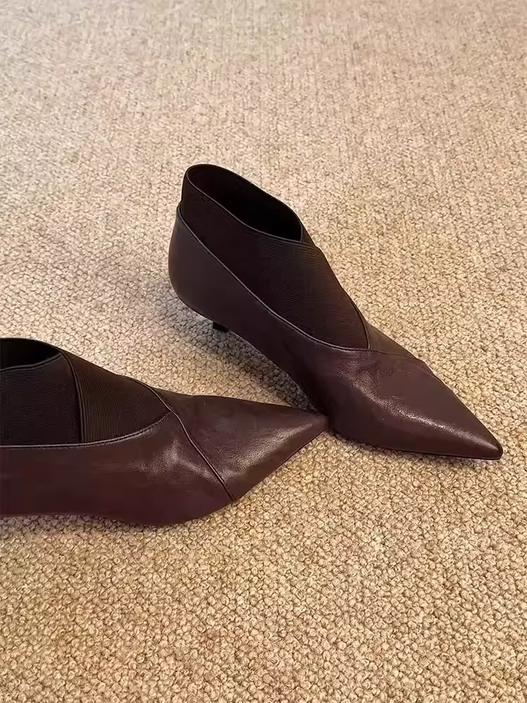 Phiên bản da bò ~ Giày bốt cao gót đơn giản thời trang và độc đáo dành cho nữ, giày bốt cổ ngắn mũi nhọn cổ điển mùa thu thanh lịch đi làm