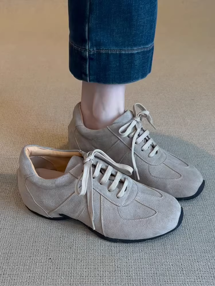 Phiên bản da cừu ~ Giày thể thao thông thường dành cho nữ của Đức có độ tăng chiều cao bên trong 5cm, giày thể thao mới đa năng có dây buộc bằng da lộn cắt sâu, mũi tròn