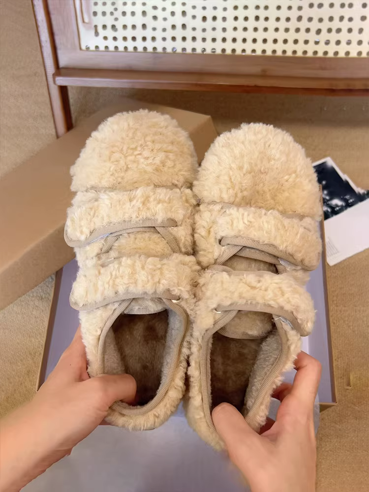 Phiên bản da cừu ~ Giày bông nhỏ xinh xắn dành cho nữ, tích hợp lông thú với da, giày lông đế bằng có khóa dán, giày đơn lót lông cừu ấm áp.