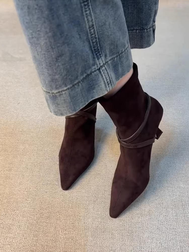 Phiên bản da bò ~ Giày bốt cao gót có khóa kéo phía sau dành cho nữ, giày bốt ngắn mũi nhọn bằng da mờ có khóa, giày bốt đơn kiểu retro.