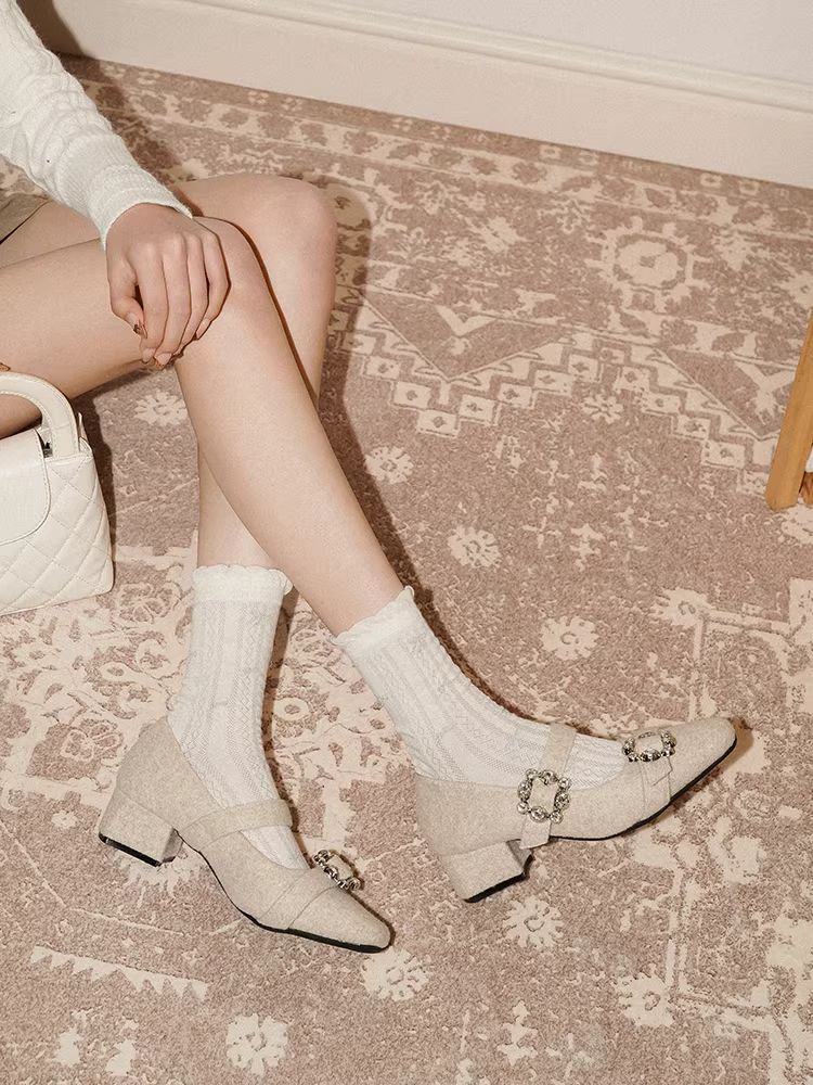 Pear Xiaoqi~ Giày Mary Jane mũi vuông lấy cảm hứng từ Chanel kiểu Pháp dành cho nữ với gót dày, quai đính kim cương giả, kiểu dáng nông, thích hợp để phối với váy.