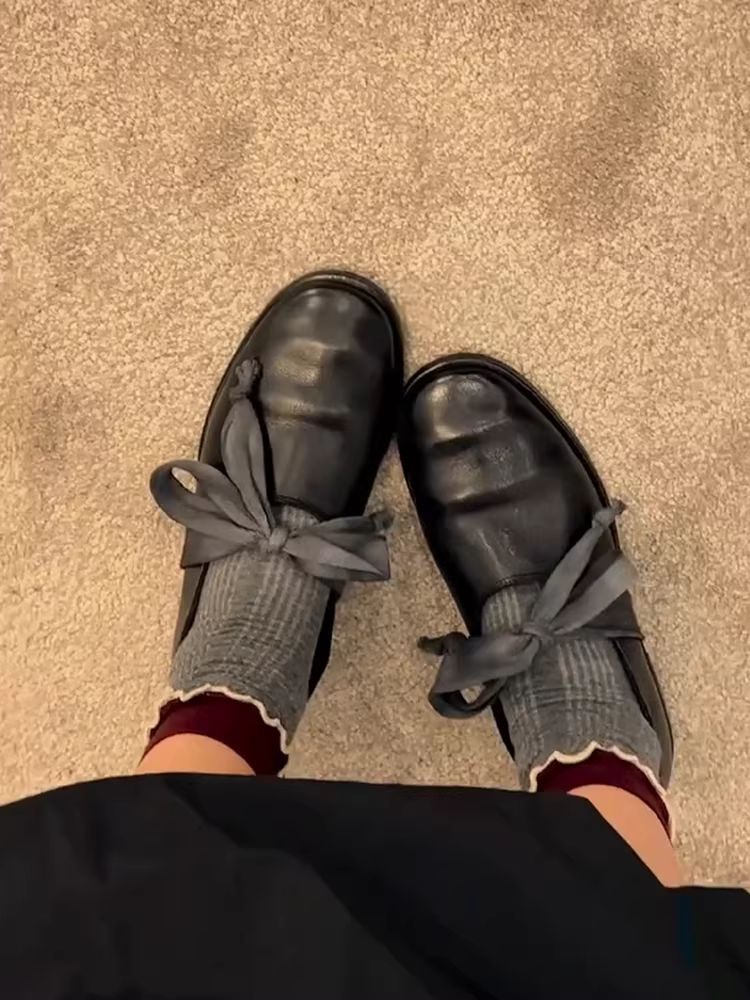 Phiên bản da cừu ~ giày lười có nơ cổ điển dành cho nữ, giày da kiểu Anh, giày đơn màu đen độc đáo mang phong cách nghệ thuật