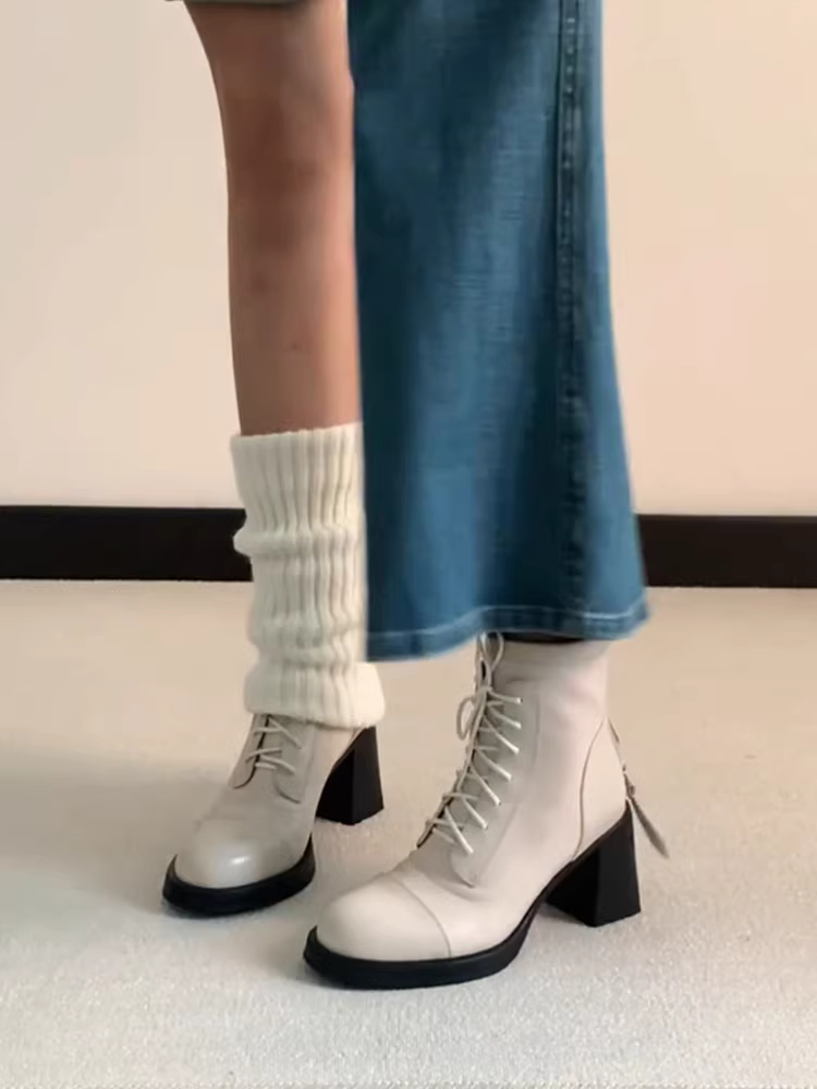 Phiên bản da bò ~ Giày bốt Martin cao gót kiểu dáng nhỏ nhắn dành cho nữ, phong cách Anh Pháp, khóa kéo phía sau đơn giản, bốt ôm dáng co giãn