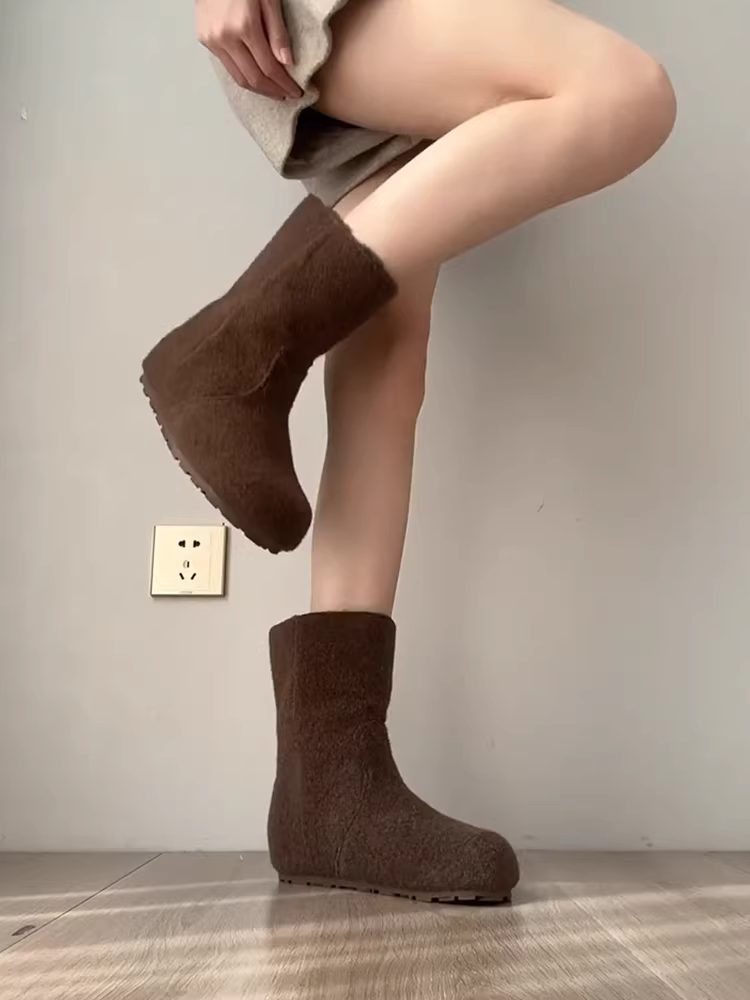 Phiên bản da bò ~ Giày bốt đi tuyết lót lông cừu thời trang và ấm áp dành cho nữ, giày bốt cotton đế bằng phong cách retro, giày bốt lông mới