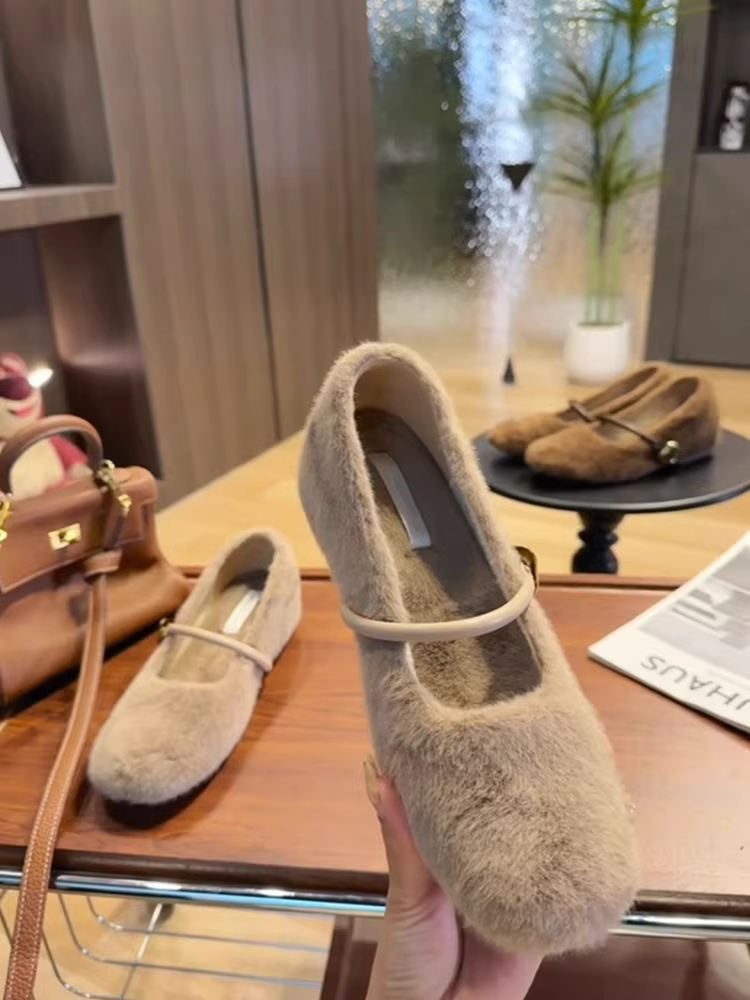 Phiên bản da cừu ~ Giày đơn đế thấp, ấm áp, tăng chiều cao dành cho nữ, kiểu Chanel, đa năng, giày lông mềm mại.