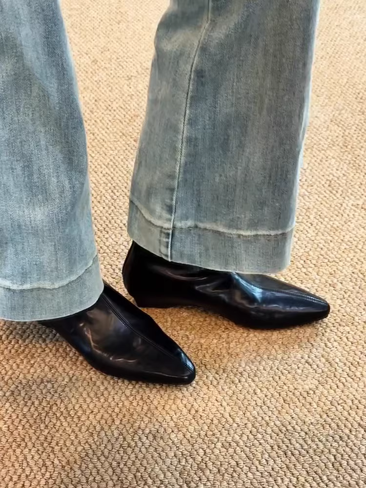 Phiên bản da bò~Giày bốt ngắn đế xuồng mũi nhọn kiểu Hàn Quốc có dây kéo phía sau, giày bốt thời trang cổ điển thời trang dành cho nữ