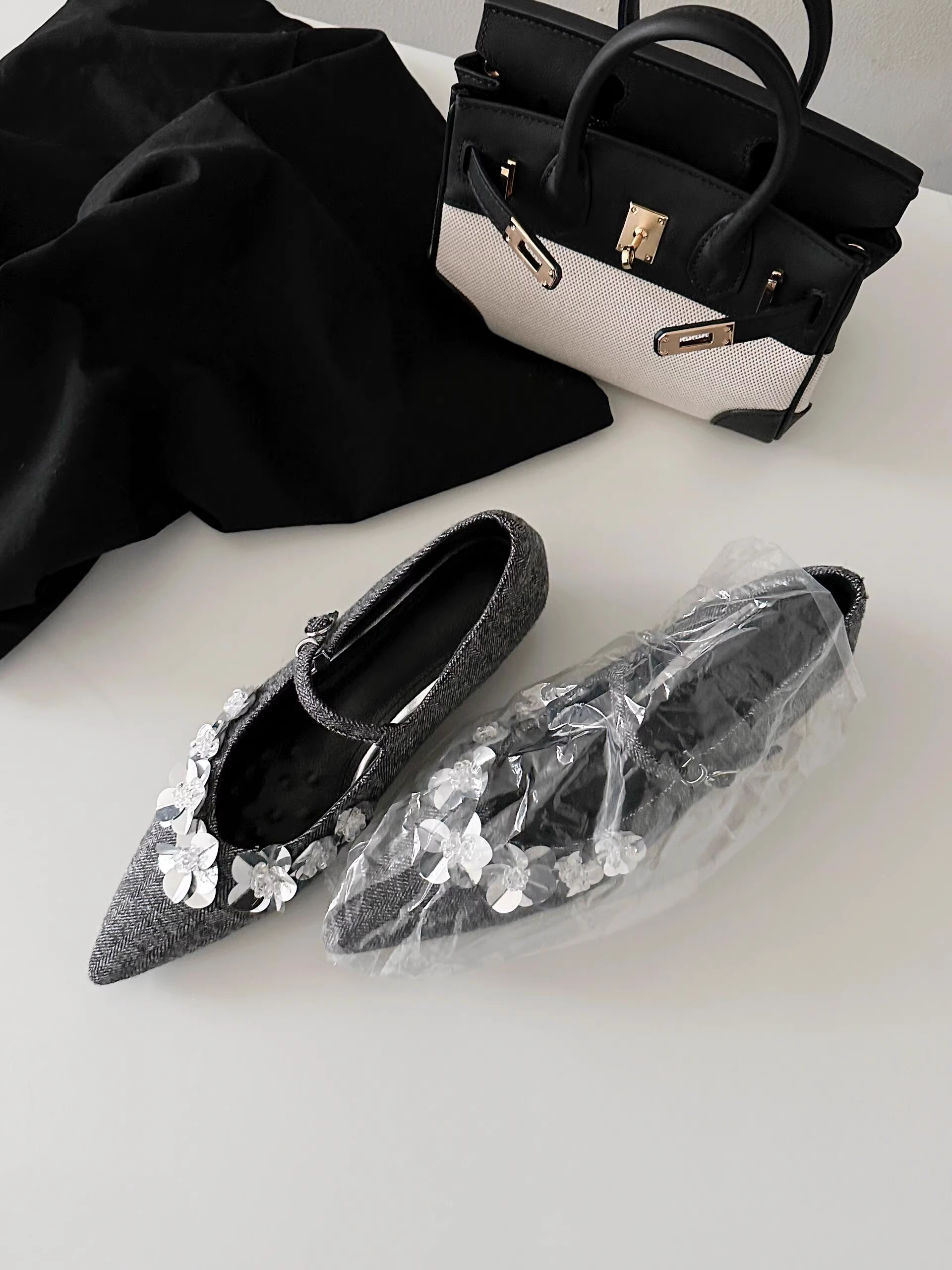 Phiên bản da cừu ~ Giày Mary Jane miệng nông đính sequin kiểu Nhật dành cho nữ, giày đơn mũi nhọn tăng chiều cao kiểu Pháp mới