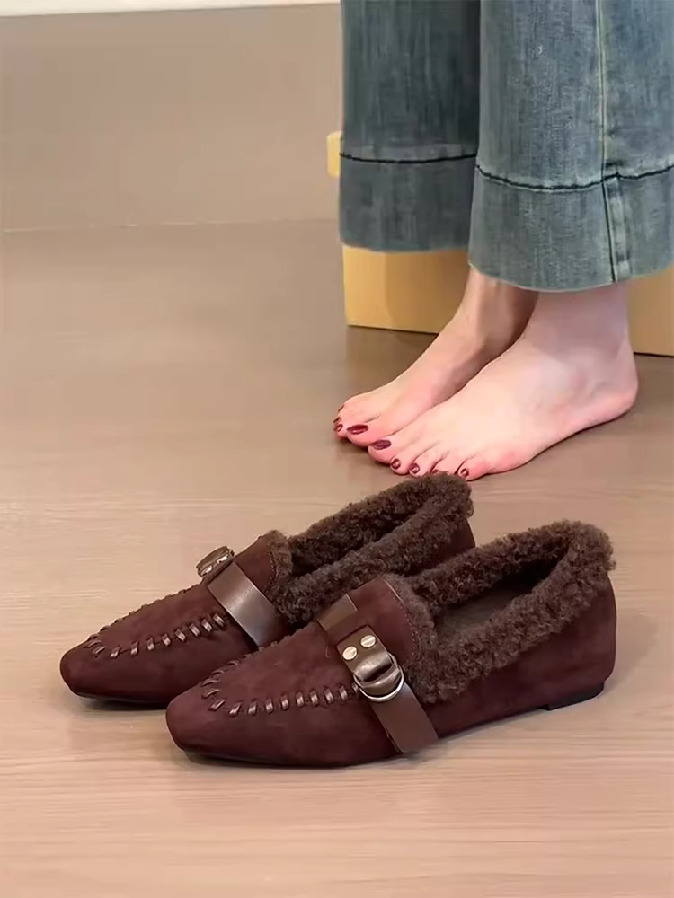 Phiên bản da cừu ~ giày lười da lộn thiết kế khóa thắt lưng cổ điển dành cho nữ, giày cotton thời trang có độ cao tăng chiều cao bên trong kiểu dệt mới