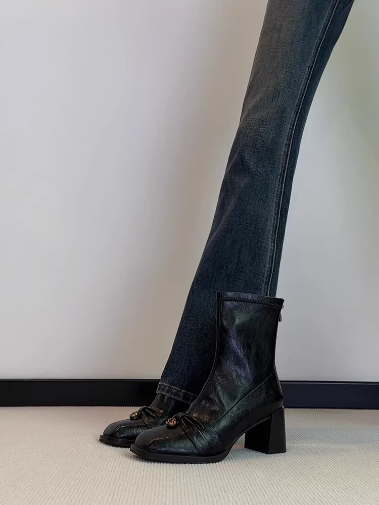 Phiên bản da bò~Giày bốt cao gót kiểu cổ điển thời trang dành cho nữ có khóa kéo phía sau, mũi vuông, giày bốt ngắn nơ hoa trà thanh lịch