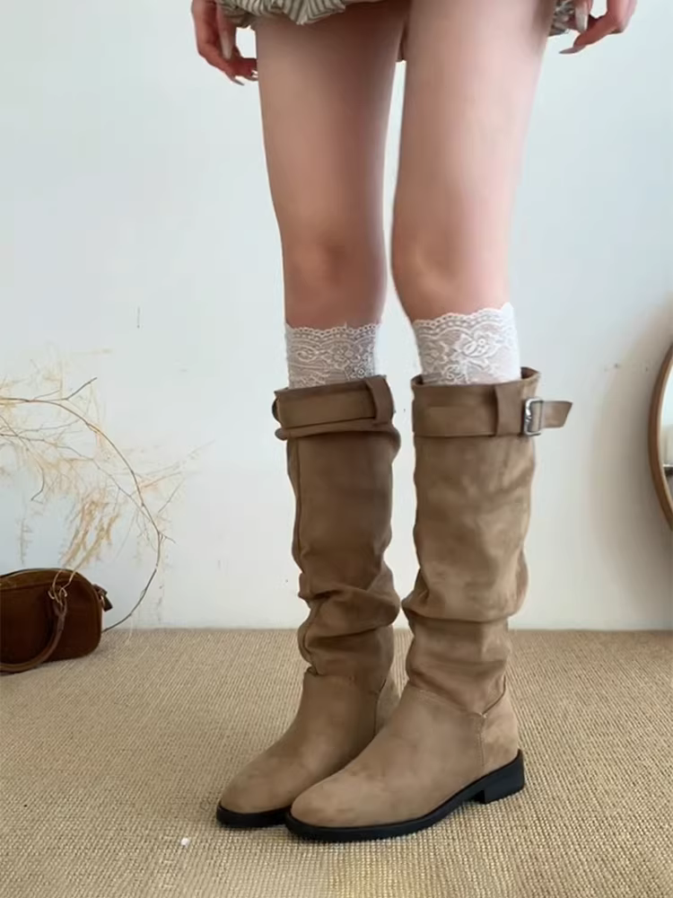 Phiên bản da bò ~ giày cao cổ da lộn phong cách cổ điển, giày cao cổ xếp ly có khóa thắt lưng đa năng mùa thu đông kiểu Pháp, giày cao cổ xếp ly có khóa thắt lưng đa năng