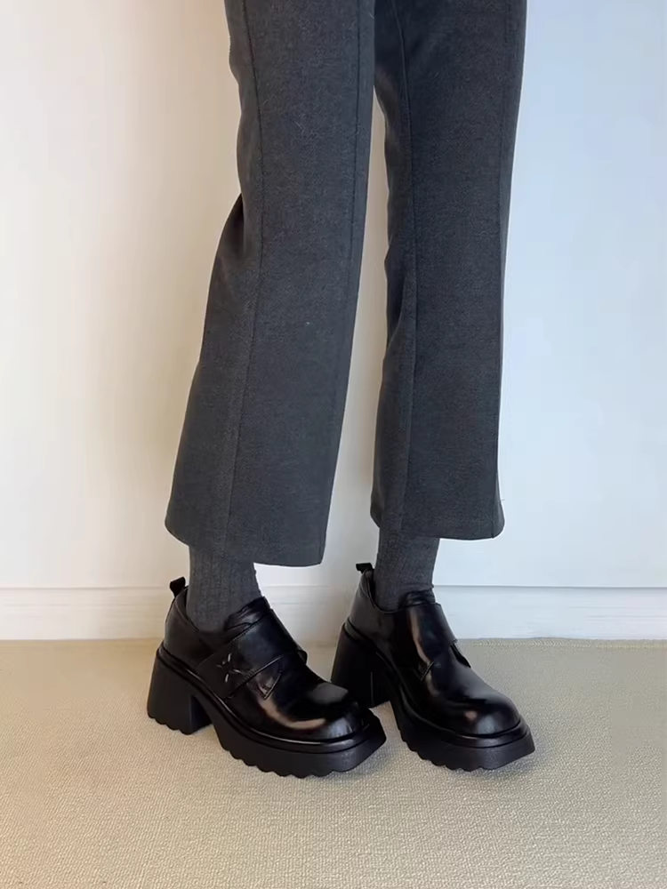 Phiên bản da bò ~ Giày lười da thật đế dày tăng chiều cao có khóa dán, giày da nhỏ kiểu Anh bằng da thật có gót dày.