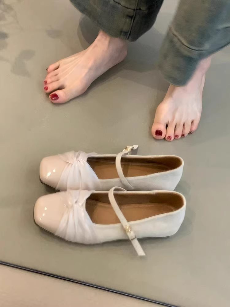 Phiên bản da cừu ~ Giày Mary Jane da thật mũi vuông, nhẹ nhàng và thanh lịch, có một khóa và nơ, kiểu giày đế bằng nông kiểu Pháp.