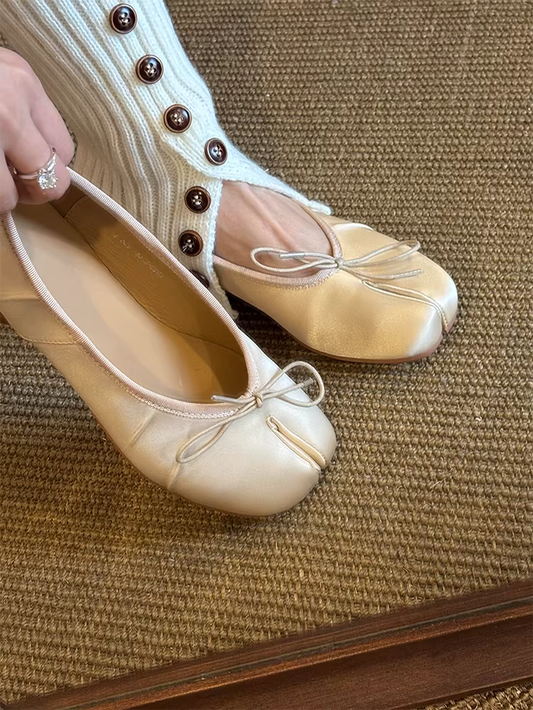 Phiên bản da cừu ~ Giày đế bằng kiểu Pháp cổ điển có nơ xẻ mũi dành cho nữ, giày đế bằng kiểu múa ba lê đơn giản và thanh lịch để đi làm