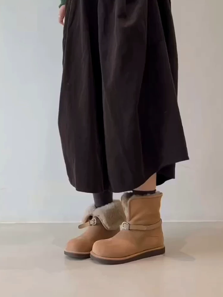Phiên bản da bò ~ Giày bốt đi tuyết phong cách mùa đông dành cho nữ có khóa thắt lưng, có thể mang hai kiểu, lót lông cừu, dày dặn, đế bằng, giày bốt cotton thời trang.