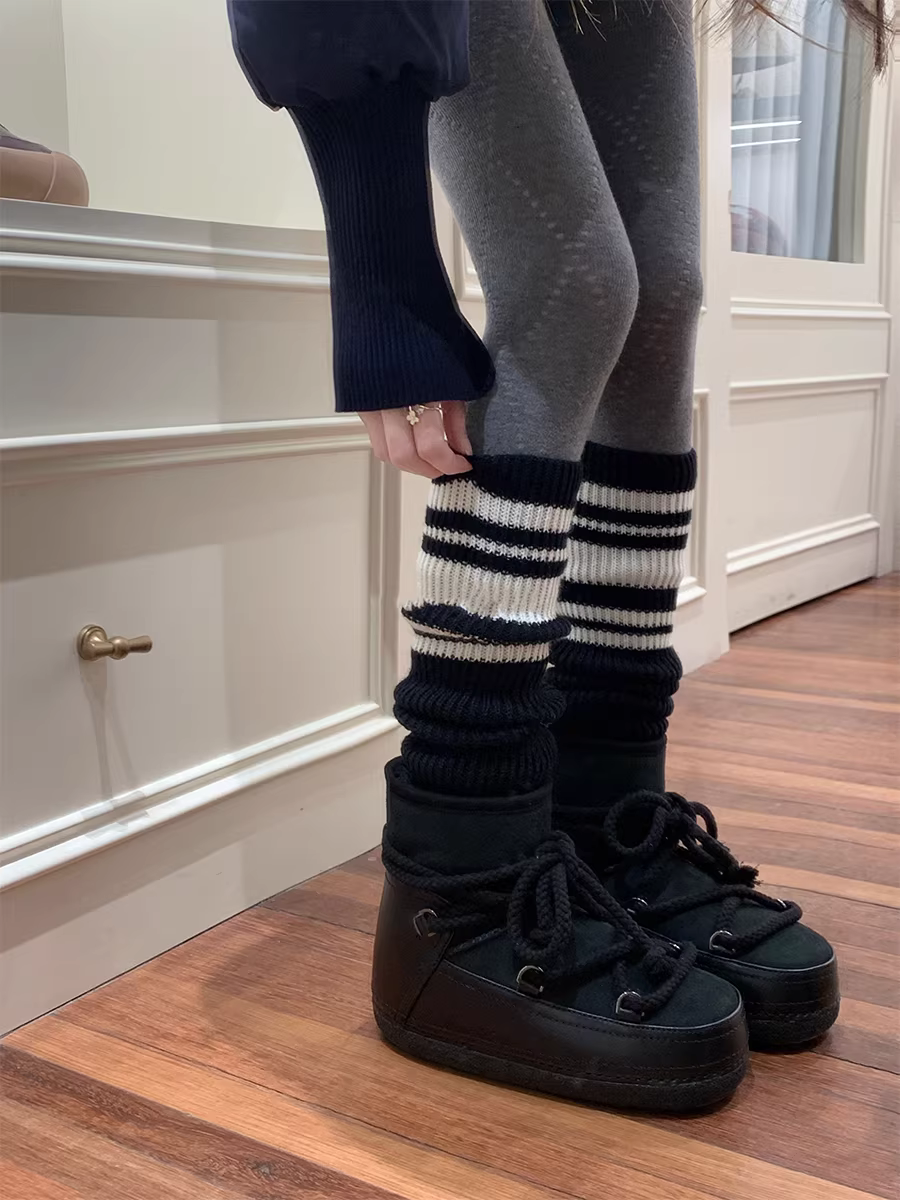 Giày bốt đi tuyết có dây đeo dày tích hợp da cừu mũi tròn đế dày tăng chiều cao dành cho nữ, giày bốt ngắn lót lông cừu mùa đông ấm áp