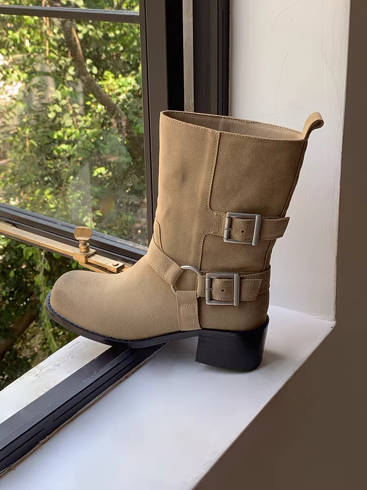 Pear Xiaoqi~ Giày bốt kiểu Anh có khóa thắt lưng đa năng dành cho nữ, giày bốt Martin mới có gót dày bằng da thật, thân rộng, giúp thon gọn