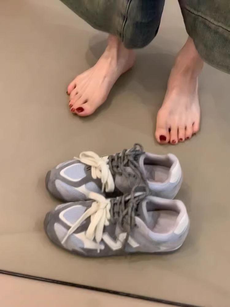 Phiên bản da cừu ~ Giày tập luyện Đức có đế dày bằng da thật, có lưới bên trong tăng chiều cao dành cho nữ, giày thể thao thông thường có dây đeo hai màu đa năng.