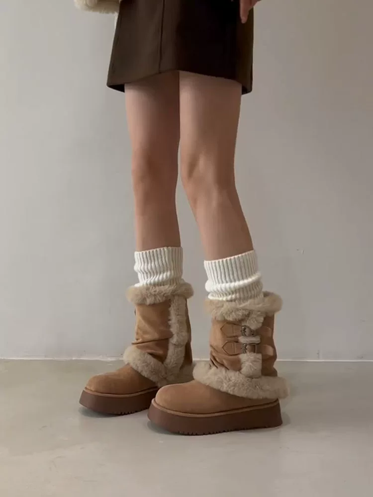 Phiên bản da bò ~ Giày bốt đi tuyết thời trang đế dày nhỏ gọn dành cho nữ với chất liệu len cừu tích hợp khóa thắt lưng, thích hợp cho hoạt động ngoài trời, giày bốt bằng vải cotton