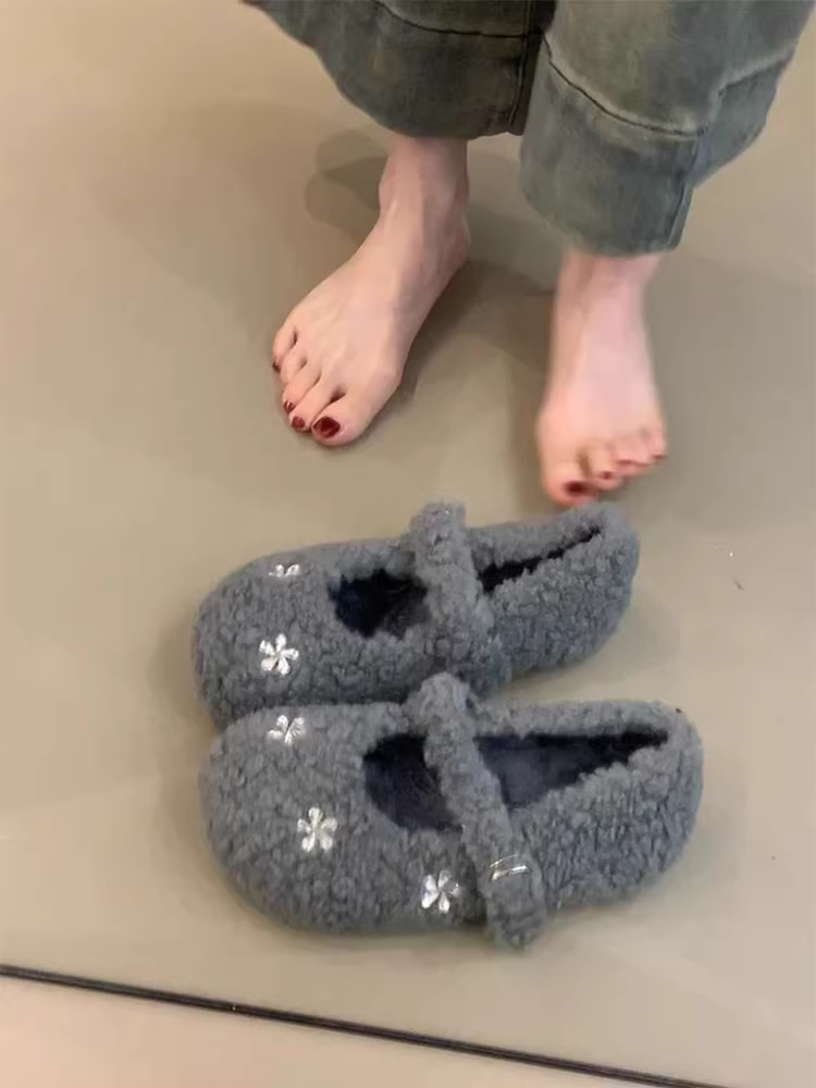 Phiên bản da cừu~ Giày lông phong cách Pháp dịu dàng và dễ thương dành cho nữ có khóa dán, hoa đính đá, mũi tròn, đế phẳng, giày cotton lót lông cừu