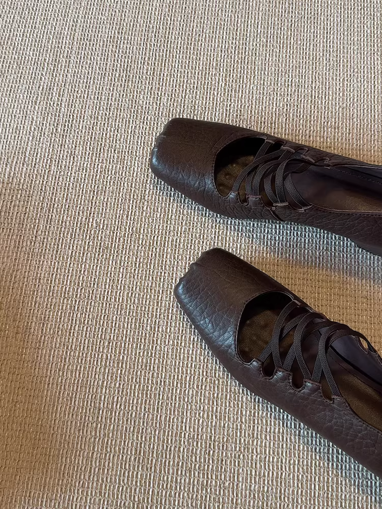 Phiên bản da cừu ~ Giày ba lê da thật đế mềm, tăng chiều cao dành cho nữ, kiểu mũi lợn cổ điển, giày Mary Jane quai chéo độc đáo.