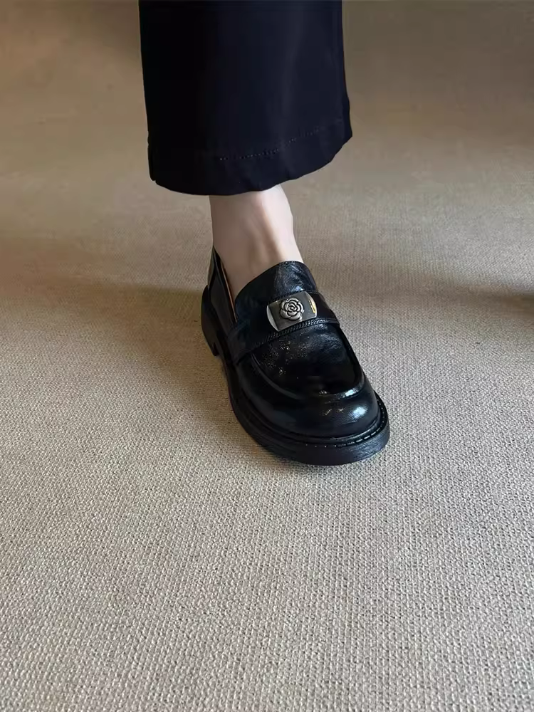 Phiên bản da cừu ~ Giày lười nông kiểu Anh dành cho nữ, giày da nhỏ kiểu Pháp cổ điển có gót dày hình hoa trà, mũi tròn, kiểu lười