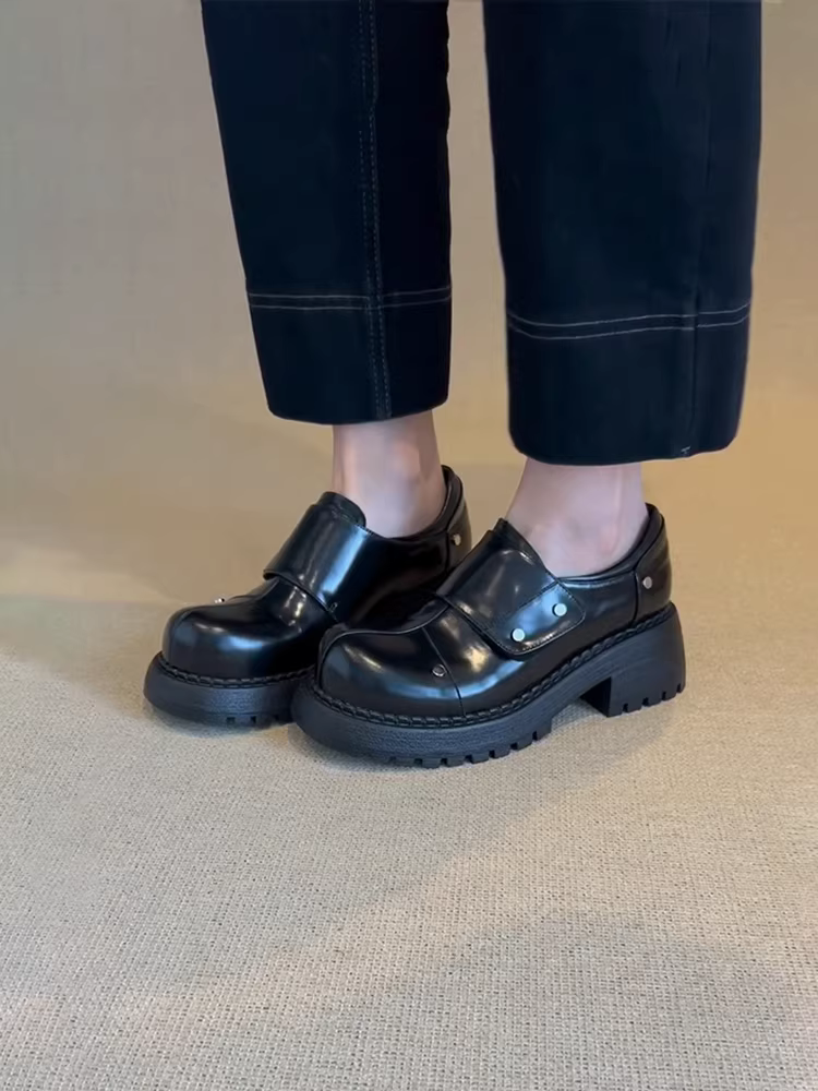 Phiên bản da cừu ~ Giày derby đế dày có khóa dán dành cho nữ, giày da thật đính đinh tán kiểu Anh cao cấp, giày da nhỏ kiểu Anh cao cấp