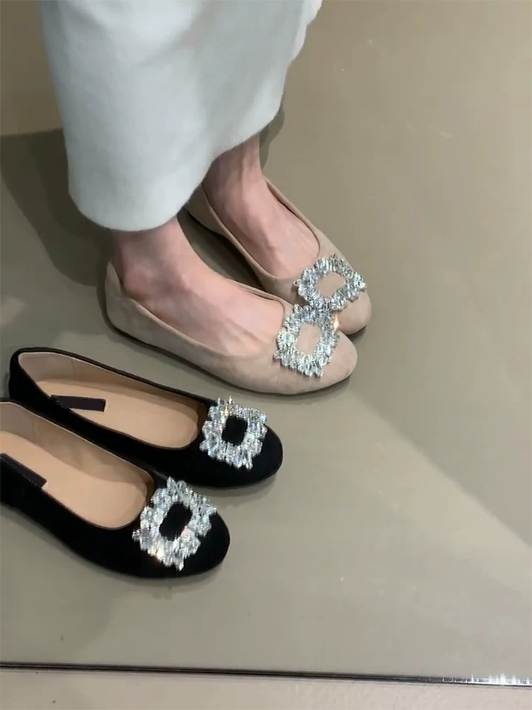 Phiên bản da cừu ~ Giày dạ hội nhẹ nhàng kiểu Pháp dành cho nữ, giày mũi tròn kiểu dáng xỏ ngón có khóa vuông đính đá, thanh lịch và phù hợp để phối với váy.
