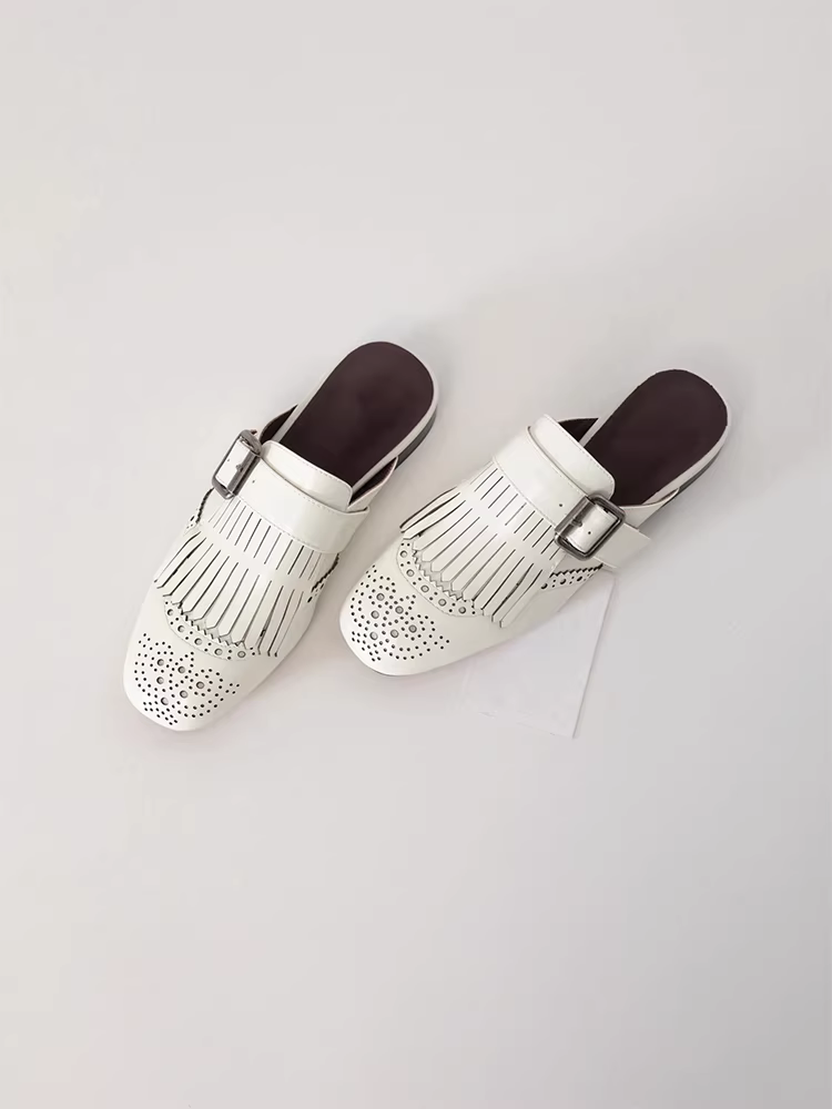 Phiên bản da cừu ~ Giày lười mũi vuông kiểu Anh mới dành cho nữ, kiểu dáng brogue chạm khắc, kiểu xỏ ngón, tua rua, mũi kín.