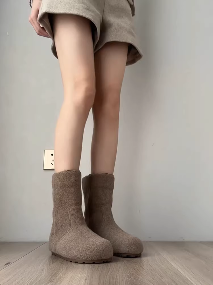 Phiên bản da bò ~ Giày bốt đi tuyết lót lông cừu thời trang và ấm áp dành cho nữ, giày bốt cotton đế bằng phong cách retro, giày bốt lông mới