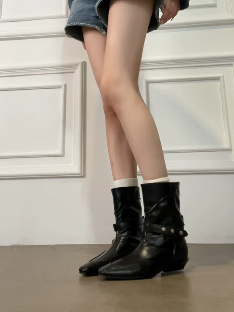 Phiên bản da bò ~ Giày bốt ngắn có khóa thắt lưng theo phong cách cổ điển, sành điệu dành cho nữ, phong cách Anh, thoải mái và không làm mỏi chân, giày cao bồi phương Tây.