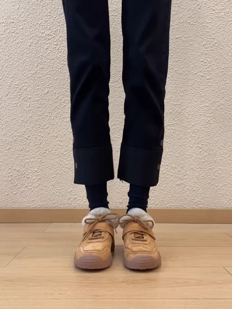 Phiên bản da cừu ~ Giày thể thao đế dày bằng da mờ dành cho nữ, phong cách Pháp, quai dán Velcro nhẹ nhàng, kiểu dáng khoét sâu, giày đơn lót lông cừu