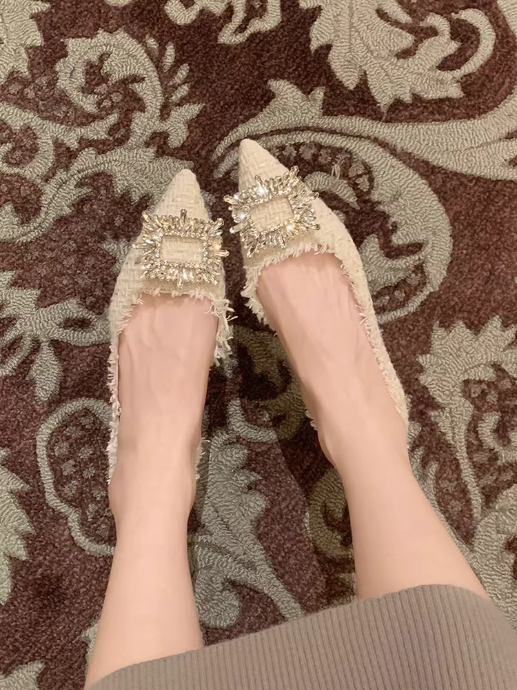 Giày bệt mũi nhọn kiểu Chanel dành cho nữ với gót dày đính đá, giày cưới phong cách tiên nữ Pháp, giày cao gót mới mùa xuân 2025.