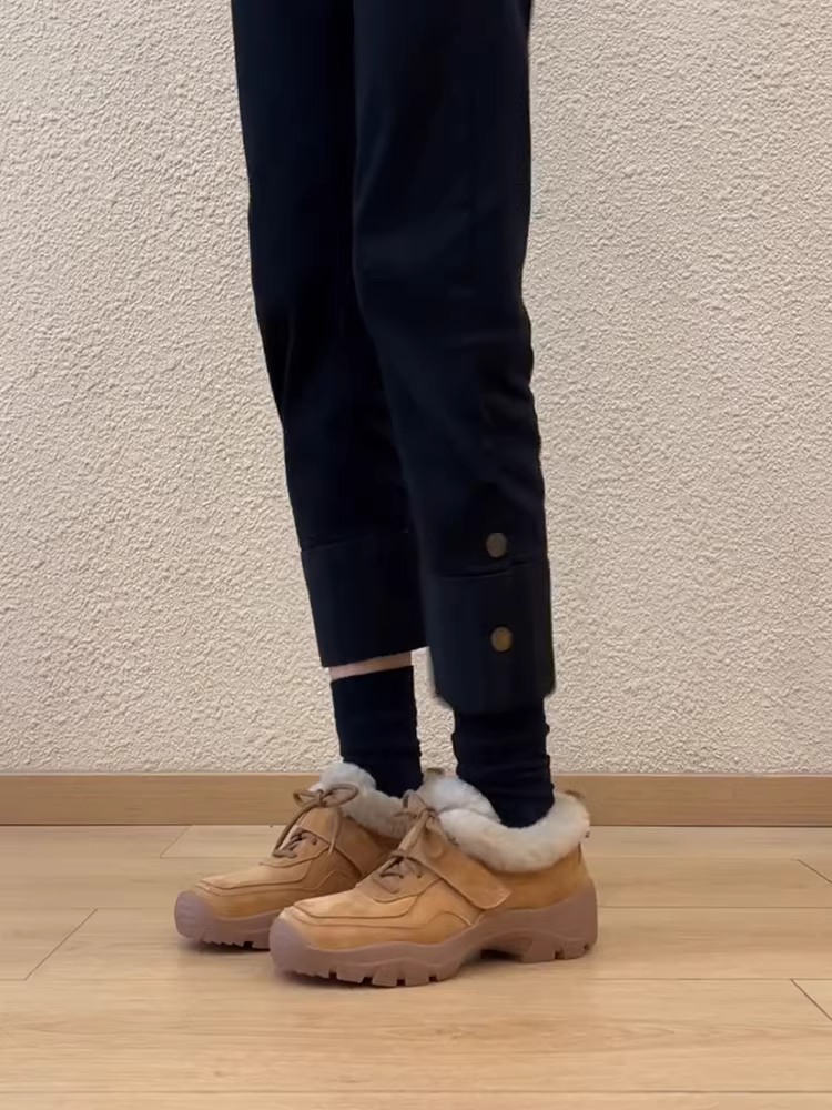 Phiên bản da cừu ~ Giày thể thao đế dày bằng da mờ dành cho nữ, phong cách Pháp, quai dán Velcro nhẹ nhàng, kiểu dáng khoét sâu, giày đơn lót lông cừu