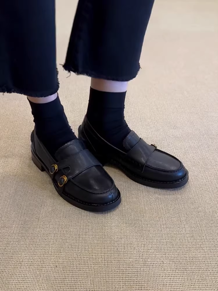 Phiên bản da cừu ~ Giày lười đa năng đế thấp kiểu retro mới dành cho nữ, giày lười da thật mũi tròn hai hàng khuy