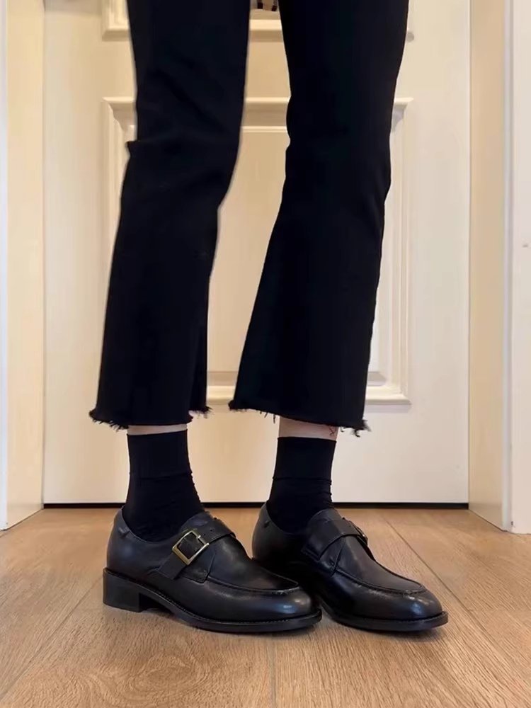 Phiên bản da cừu ~ Giày lười mũi tròn đế thấp dành cho nữ, giày lười da thật có khóa thắt lưng, giày da nhỏ màu đen