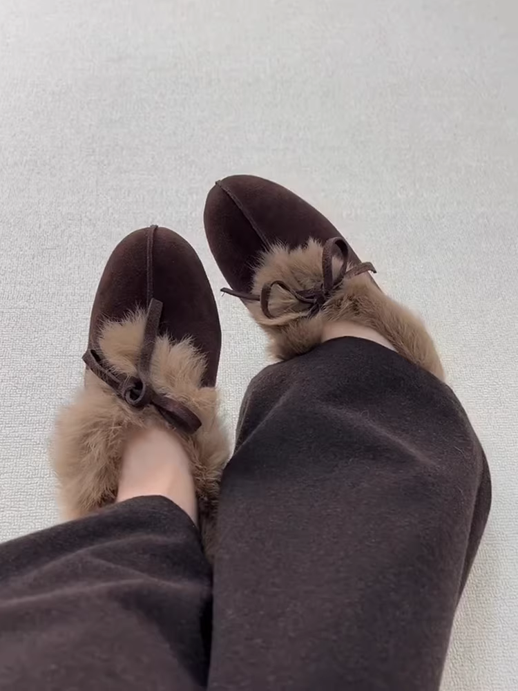 Phiên bản da cừu ~ Giày cotton lông ấm áp kiểu slip-on dành cho nữ, giày da lộn cổ điển có nơ mũi tròn, giày đế bằng thoải mái