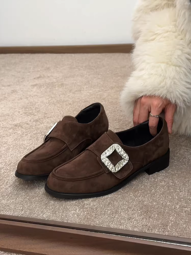 Phiên bản da cừu ~ Giày lười kiểu Anh cổ điển có gót dày, da bóng, giày đơn đính đá cho nữ, giày da nhỏ có khóa dán kiểu JK