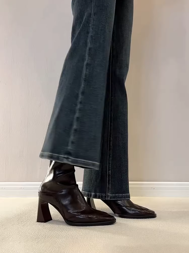 Phiên bản da cừu ~ Giày bốt cao gót kiểu Anh cổ điển đa năng, kiểu dáng ôm sát, có khóa kéo phía sau, mũi nhọn, kiểu dáng thanh lịch và đơn giản.