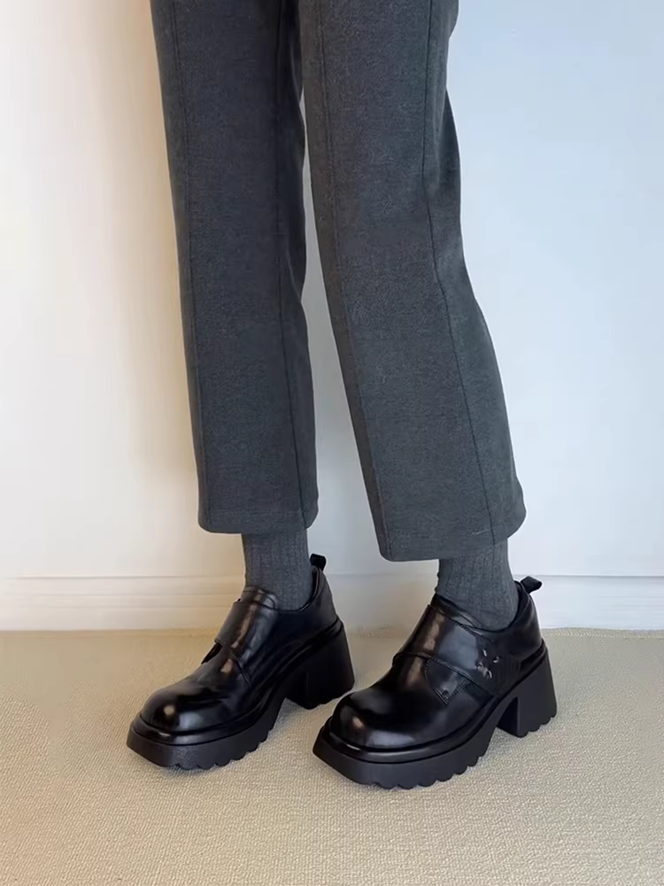 Phiên bản da bò ~ Giày lười da thật đế dày tăng chiều cao có khóa dán, giày da nhỏ kiểu Anh bằng da thật có gót dày.